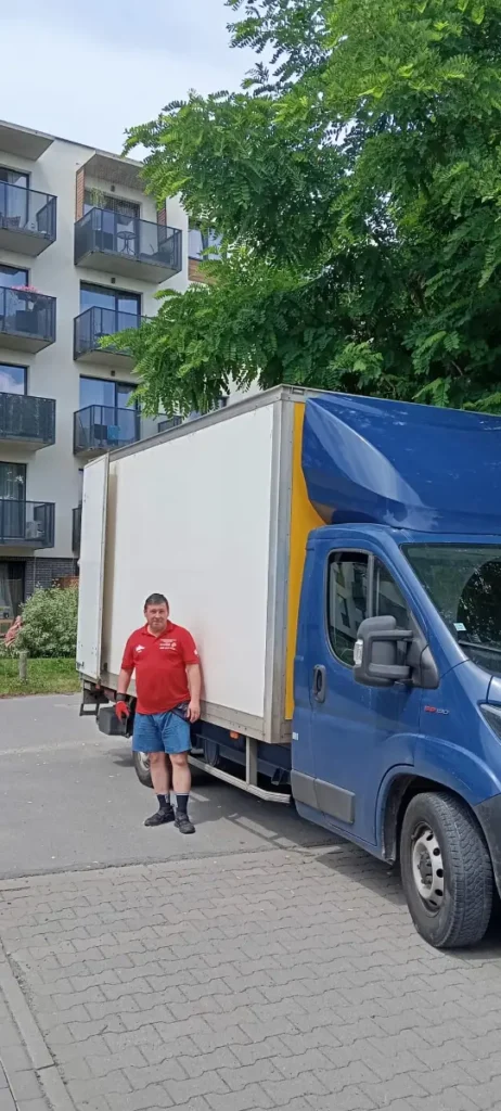 Transport pianina - pamiątka rodzinna | Z Długołęki do Kiełczowa 6 Bus którym transportujemy pianina i nasz pracownik